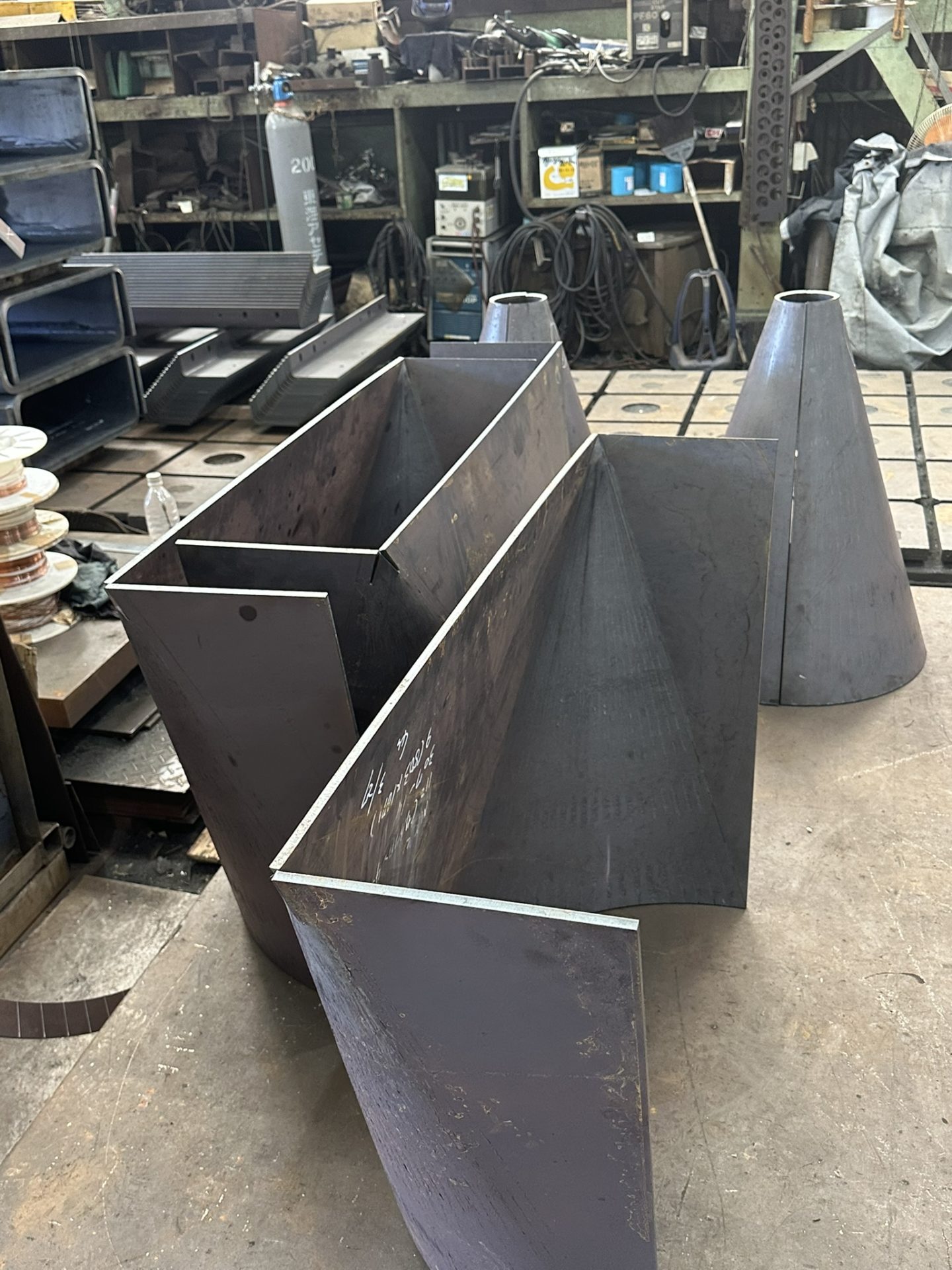 加工が完了した角丸管のパーツ。角の立ち上がりとRのバランスを極限まで追求した仕上がり